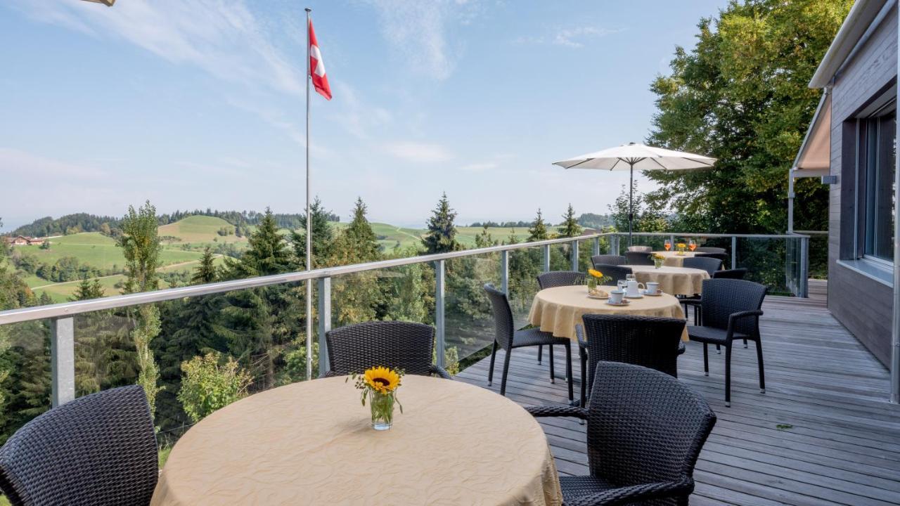 Landgasthof Hotel Menzberg Exterior photo