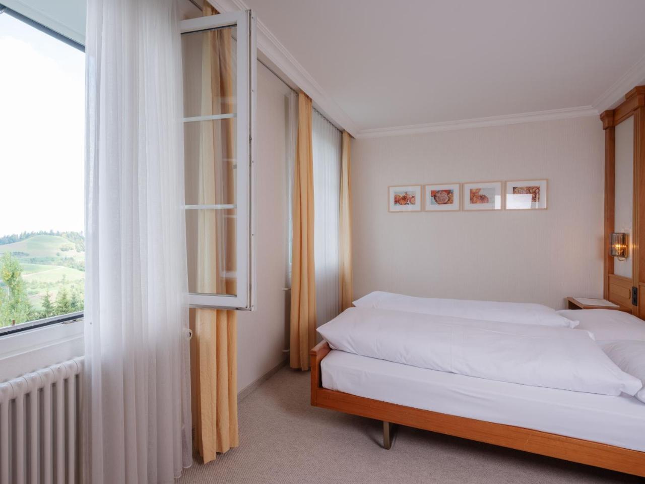 Landgasthof Hotel Menzberg Exterior photo