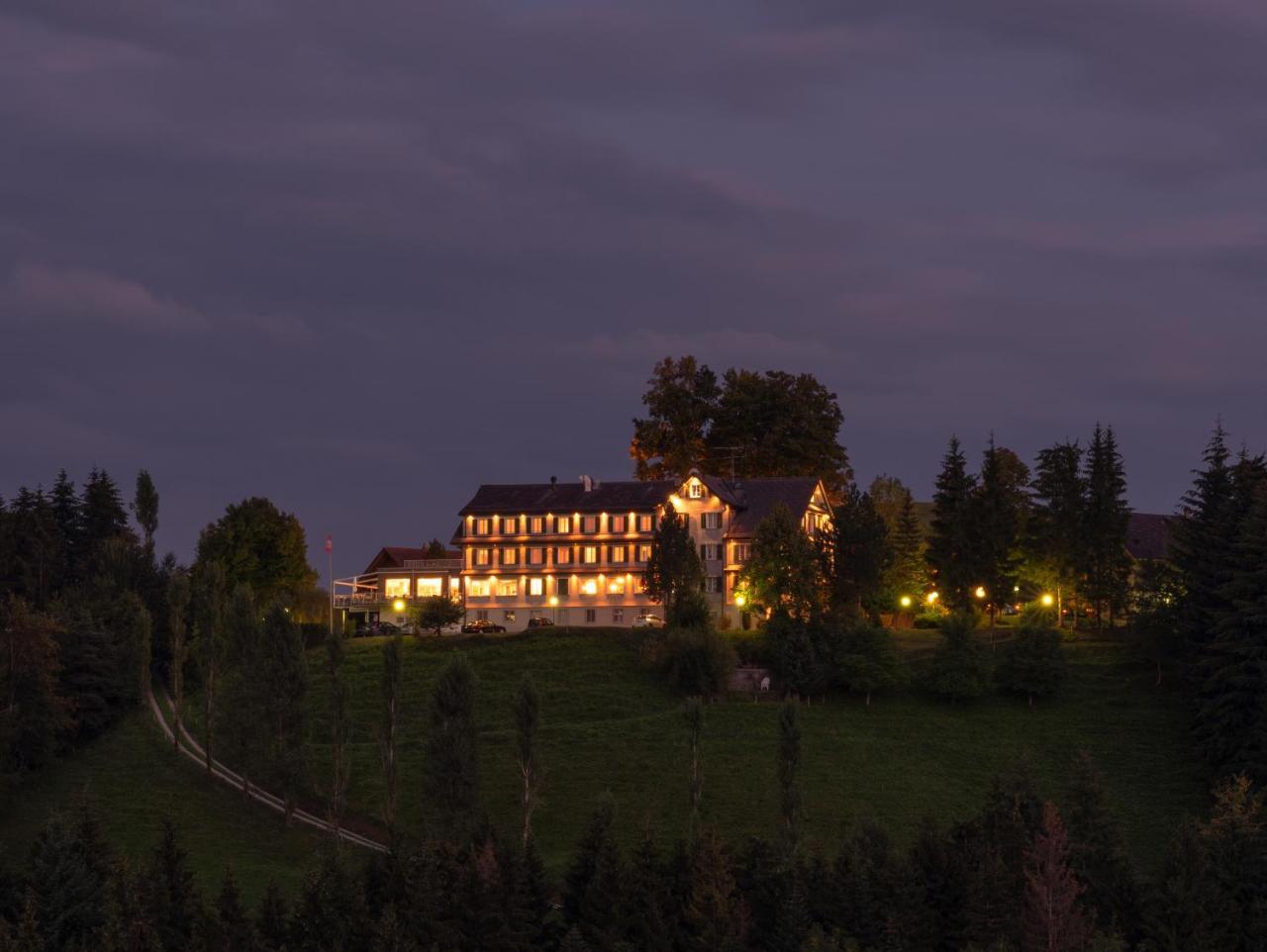 Landgasthof Hotel Menzberg Exterior photo